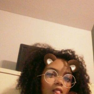 Meet your Posher, Kindra